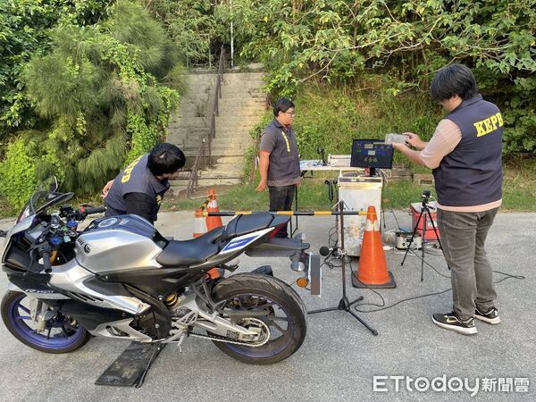 ▲▼高雄稽查炸街猴。（圖／記者許宥孺翻攝）