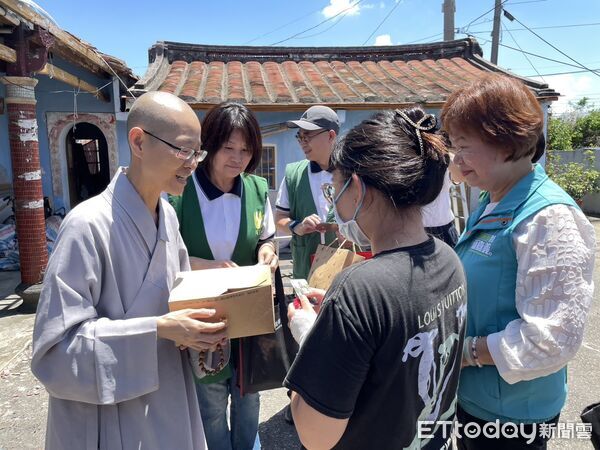 ▲▼    嘉義縣社福中心攜手公益團體助弱勢家庭  。（圖／嘉義縣政府提供）