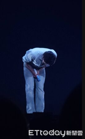 ▲朴寶劍90度鞠躬粉絲。（圖／讀者提供）