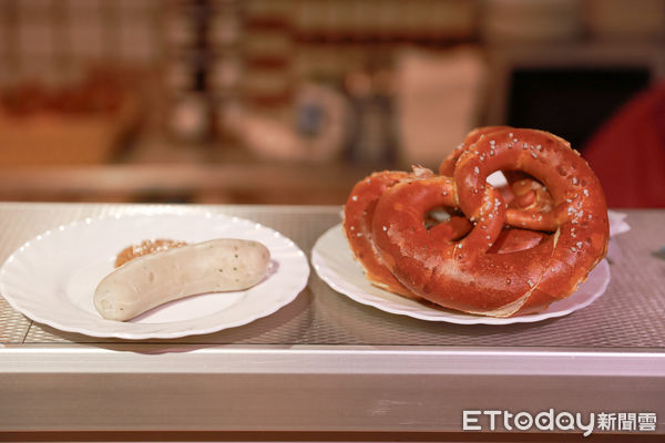 ▲▼慕尼黑白香腸，蝴蝶餅。（圖／記者蔡玟君攝）