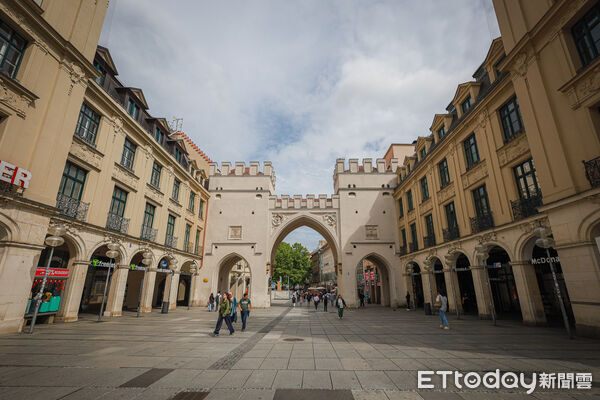 ▲▼德國慕尼黑卡爾廣場，卡爾門。（圖／記者蔡玟君攝）