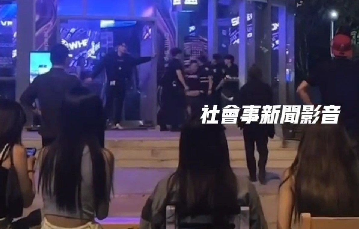 ▲顏姓律師在酒吧鬧事，遭警方噴辣椒水壓制。（圖／記者白珈陽翻攝）