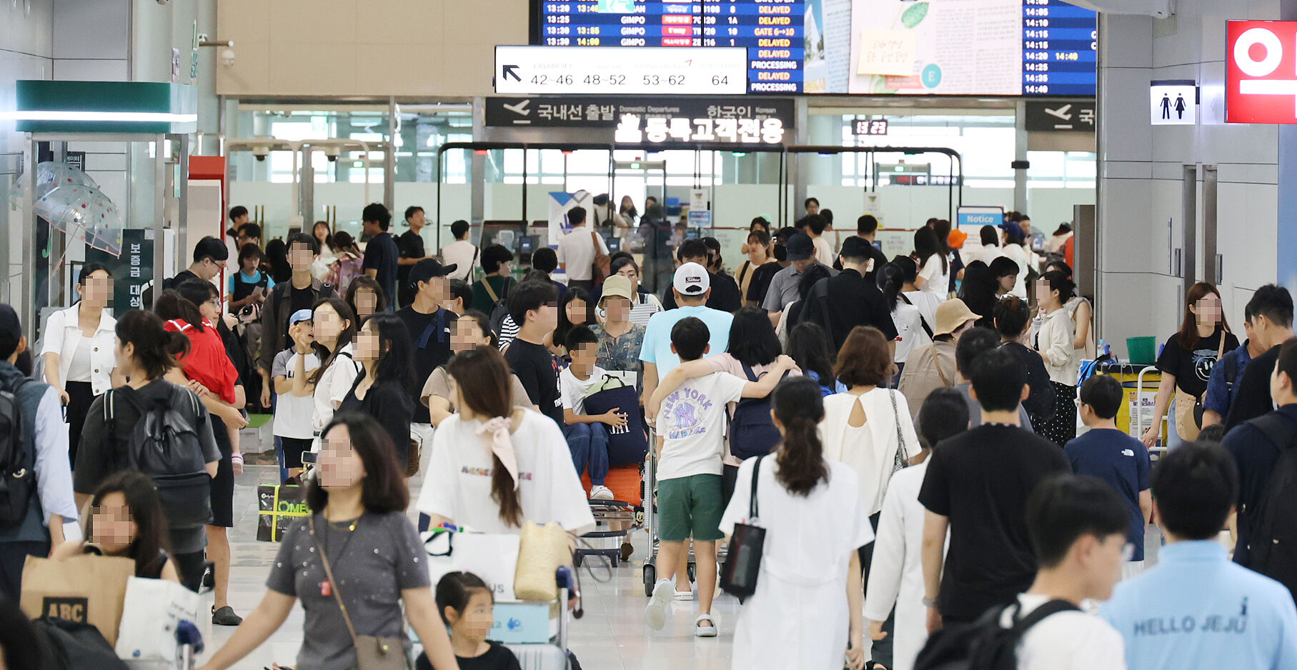 ▲▼南韓濟州島國際機場擠滿遊客。（圖／VCG）