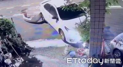 深夜急煞聲嚇壞住戶!轎車猛撞騎樓 酒駕男落跑遭逮再收紅單