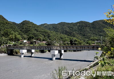 卡努颱風重創毀2橋墩　新武界橋經400多天趕工修復終完工通車