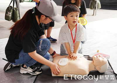 台中親子防災體驗營 160人挑戰火場逃生與急救術