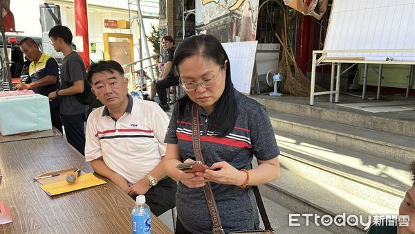 ▲台南元和宮18日舉辦第17屆信徒大會暨改選，現場信眾質疑財務黑箱，爭議不斷。（記者林東良翻攝，下同）