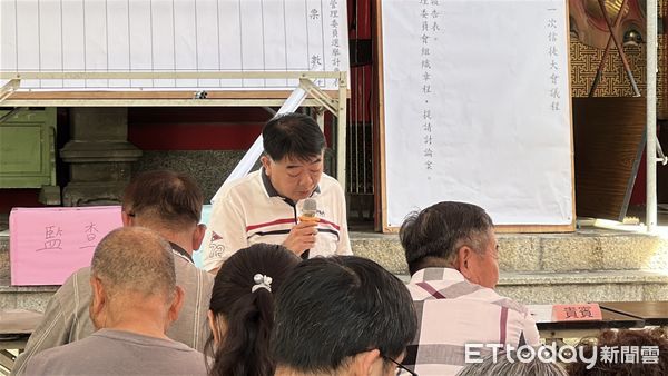▲台南元和宮18日舉辦第17屆信徒大會暨改選，現場信眾質疑財務黑箱，爭議不斷。（記者林東良翻攝，下同）