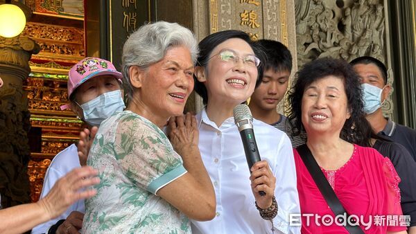 ▲▼ 快訊／涉貪後半年沒見！林岱樺帶媽媽拜天公重申清白　堅定選下去  。（圖／記者賴文萱攝）