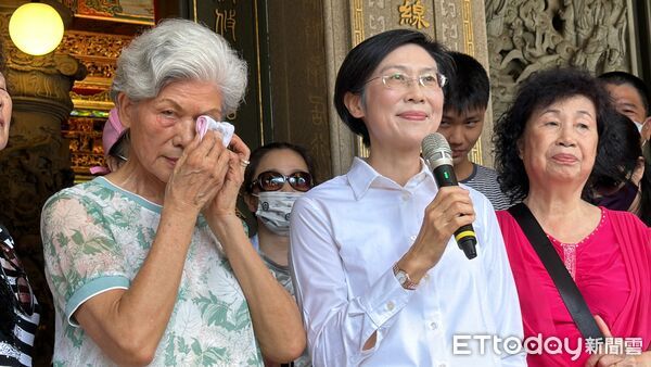 ▲▼ 快訊／涉貪後半年沒見！林岱樺帶媽媽拜天公重申清白　堅定選下去  。（圖／記者賴文萱攝）