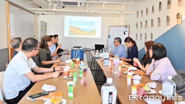 ▲花蓮縣府團隊拜訪中國中醫藥（香港）有限公司，展開深度交流。（圖／花蓮縣政府提供，下同）