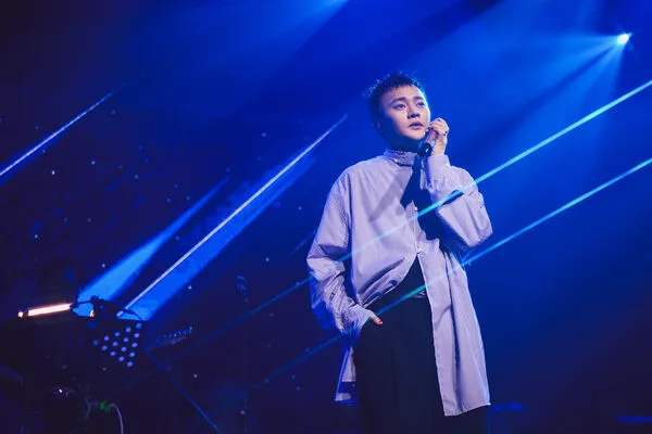 ▲▼ 許富凱與粉絲近距離話家常。（圖／寬宏藝術X何樂音樂提供）