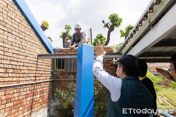 ▲台南市政府18日針對外界對市府在丹娜絲颱風後應變作為的誤解澄清指出，這次颱風帶來前所未見的災情，台南創新作為啟動最快，復原經費逾16億補助全國最多。（圖／記者林東良翻攝，下同）