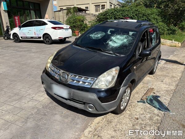 ▲▼百萬賓士玻璃被砸到全碎。（圖／記者林名揚翻攝）