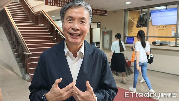 ▲▼國安會前秘書長金溥聰告前立委蔡正元捏造事實、說他是「藍白破局戰犯」，提告向蔡求償600萬元，18日到台北地院出庭。（圖／記者黃哲民攝）