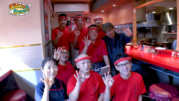 ▲▼拉麵店員工看到木村拓哉！　「怕手髒」不敢問握手。（圖／翻攝自YouTube）