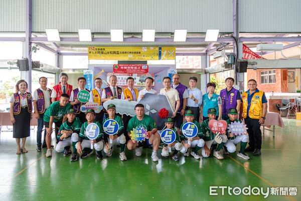 ▲▼  玉山獅子會捐贈全新九人座校車，球隊移地訓練更安全 。（圖／嘉義縣政府提供）