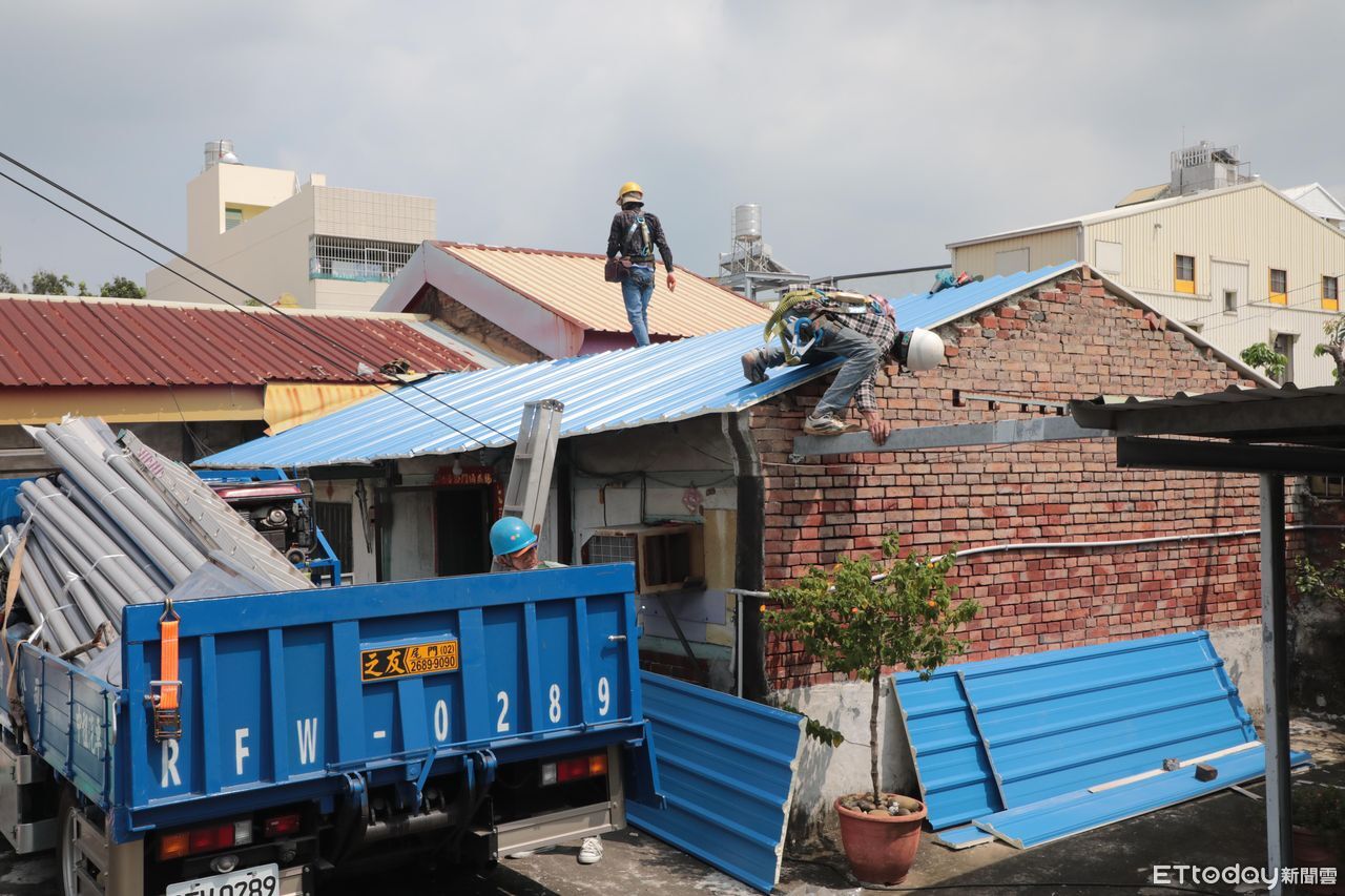 ▲台南市政府18日針對外界對市府在丹娜絲颱風後應變作為的誤解澄清指出，這次颱風帶來前所未見的災情，台南創新作為啟動最快，復原經費逾16億補助全國最多。（圖／記者林東良翻攝，下同）