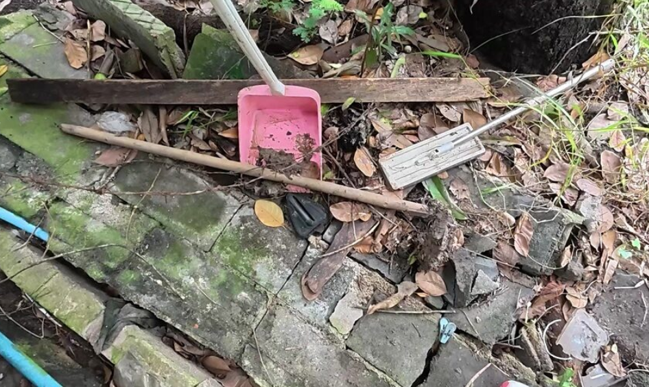 ▲▼68歲翁「親手埋葬愛犬」突昏倒　離奇暴斃狗狗墳墓旁。（圖／翻攝自khaosod）