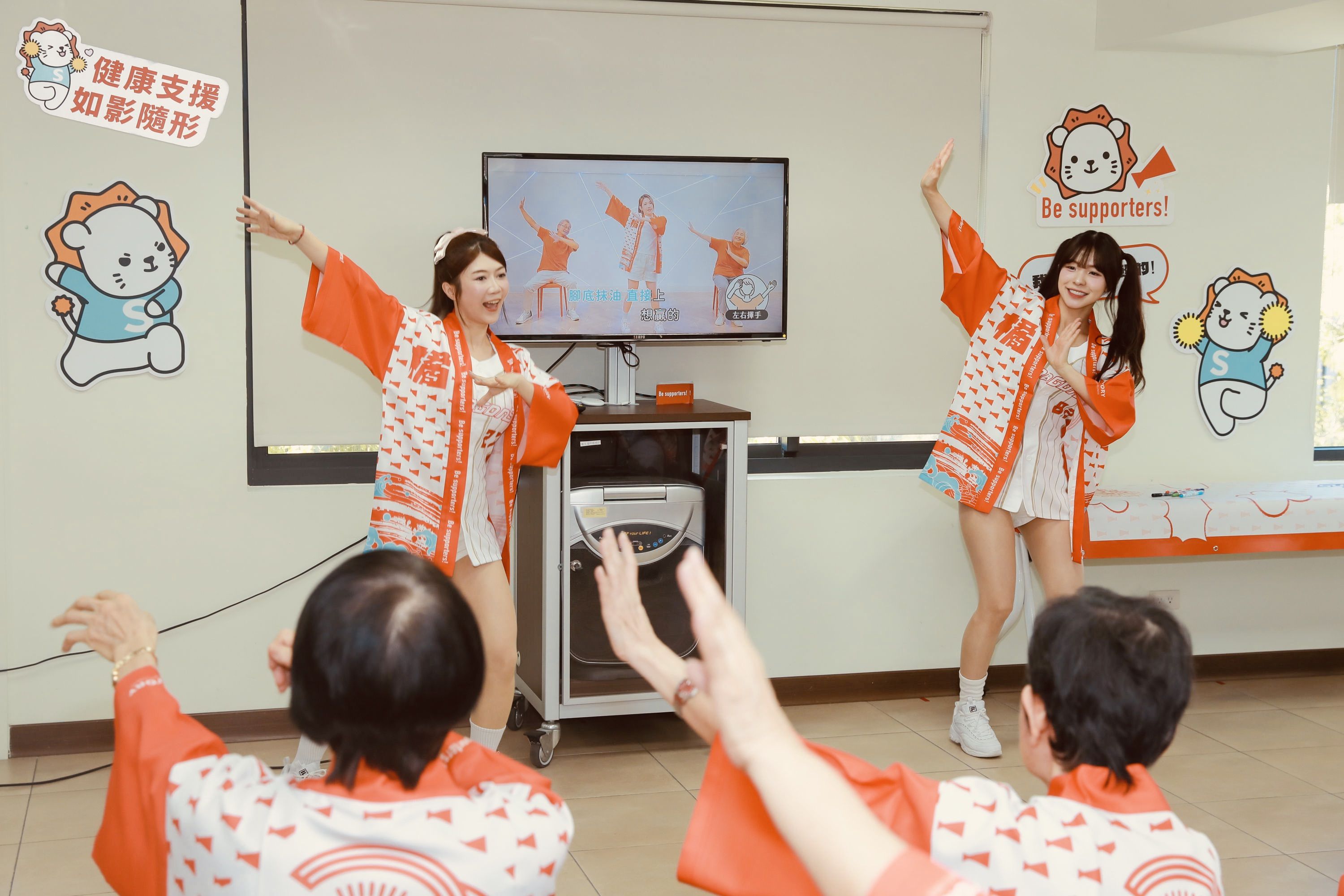 ▲▼固力伸CSR三得利健益Be supporters!活動拍攝。（圖／記者周宸亘攝）