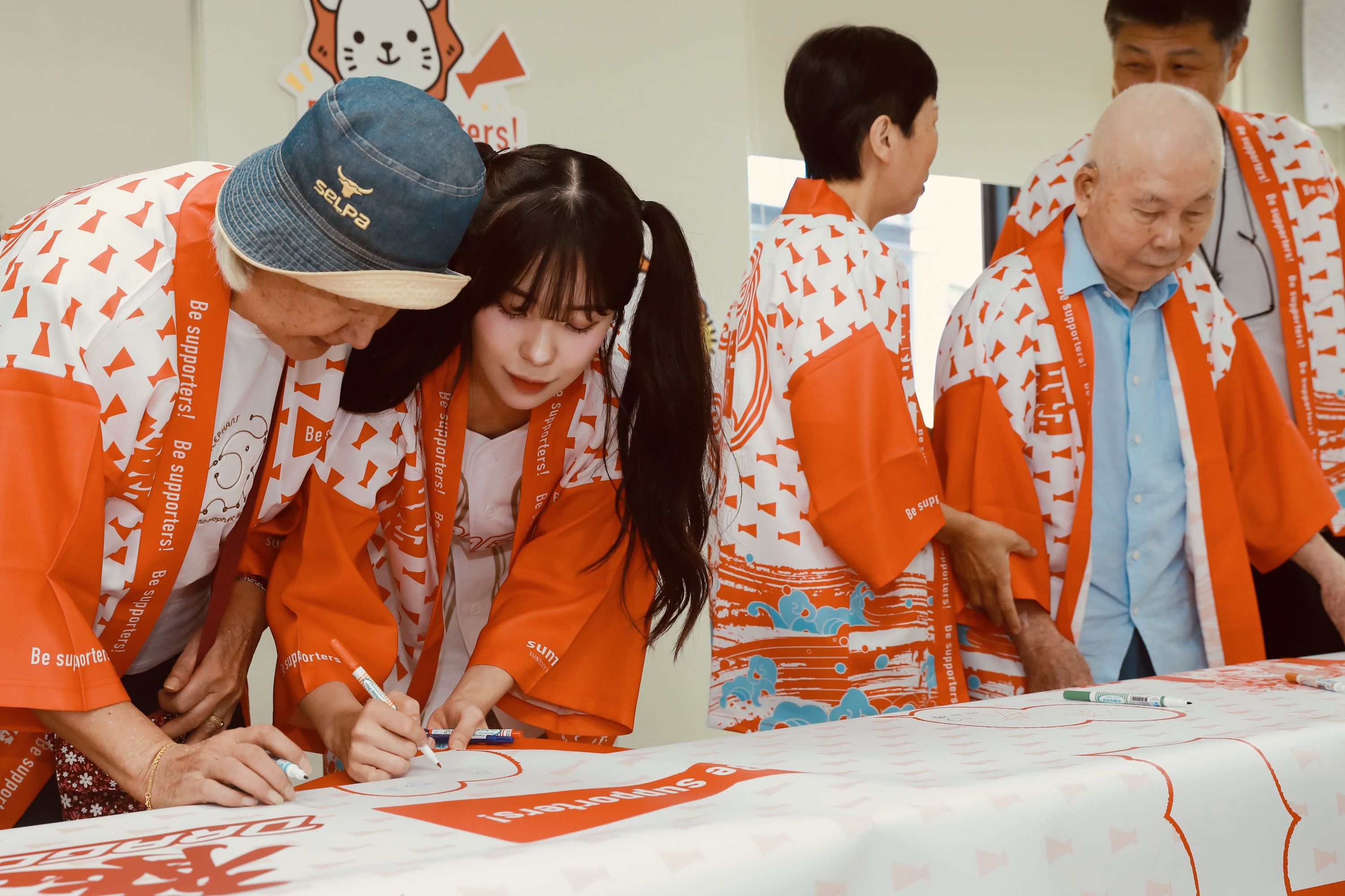 ▲▼固力伸CSR三得利健益Be supporters!活動拍攝。（圖／記者周宸亘攝）