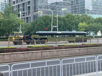 海嘯武器毀滅沿海城市　20米水下無人載具現身北京街頭