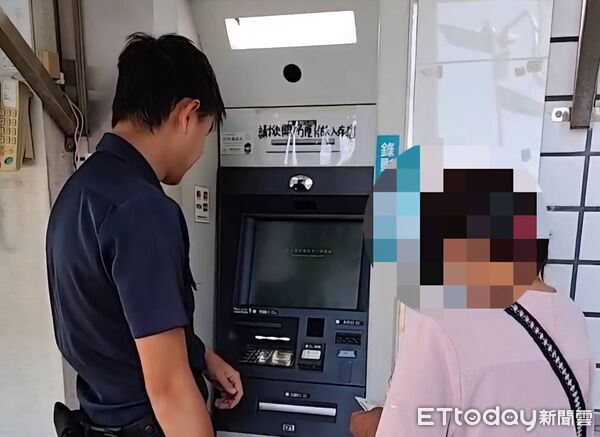 ▲台東暖警助婦提款搭車。（圖／記者楊晨東翻攝）