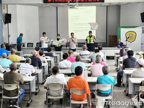 ▲▼   【布袋警分局長履新即刻反詐宣導 守護農民血汗錢】   。（圖／布袋分局提供）