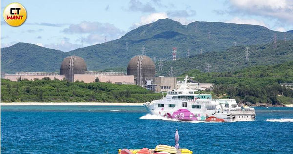 反核團體原定在公投前夕於北市中正區舉辦晚會，希望能夠藉此凝聚反核意識，未料卻疑似因人數不夠，緊急喊卡。（圖／本刊攝影組）