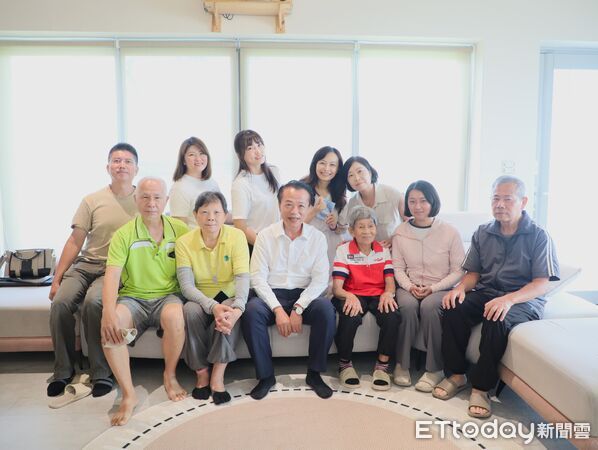 ▲▼   翁章梁親訪「覓光心旅」 感受青年創業與社會關懷力量   。（圖／嘉義縣政府覓光心旅提供）