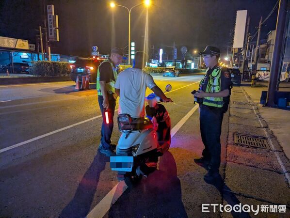 ▲里港警分局自20日起啟動「闖紅燈暨未戴安全帽大執法」。（圖／記者陳崑福翻攝）