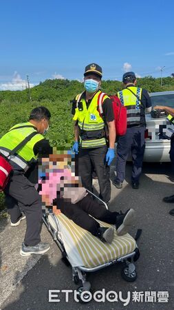 ▲新北市貢寮區發生自撞事件，4人受傷送醫。（圖／記者郭世賢翻攝，下同）