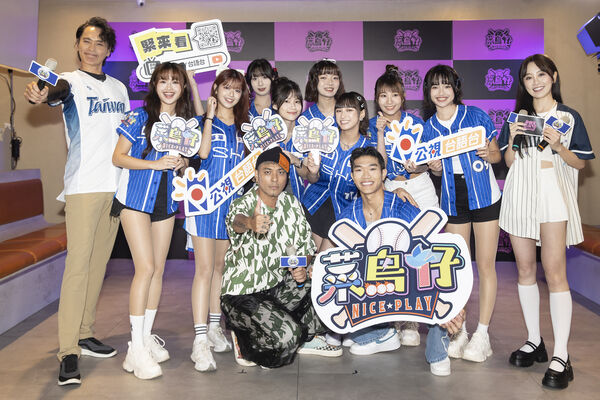 ▲黃鐙輝與若潼搭檔主持《菜鳥仔NICE PLAY》。（圖／公視台語台提供）