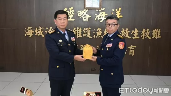 ▲海巡第二岸巡隊新隊長布達 副分署長覃仁勇親臨勗勉。（圖／記者郭世賢翻攝）