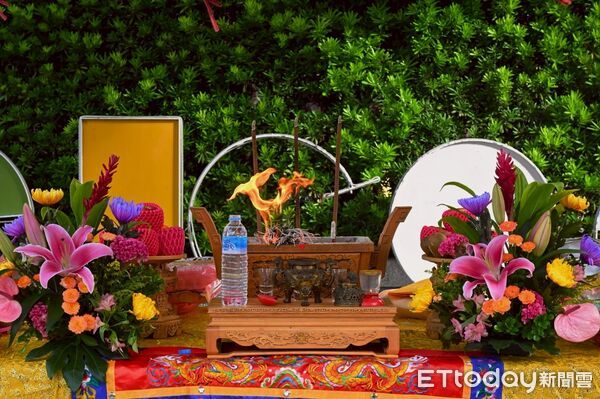 ▲▼苗栗「山邊媽祖」首次蒞臨花蓮市公所，現場香火鼎盛並出現「發爐」吉兆。（圖／花蓮市公所提供，下同）