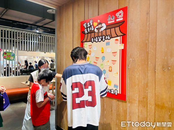 ▲台南市長黃偉哲出席公益餐會，感謝饗賓集團長期投入社會關懷。（圖／記者林東良翻攝，下同）