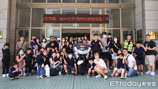 ▲瑞芳警創意開箱派出所 交安知識從小扎根。（圖／記者郭世賢翻攝）