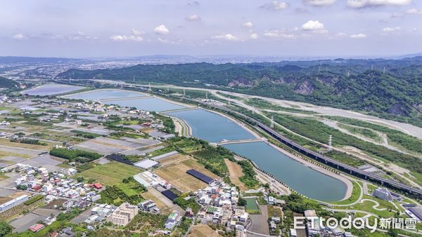 ▲南投百K自行車小鎮漫遊活動，於草屯工藝中心展開鳥嘴環潭騎遊。（圖／南投縣政府提供）