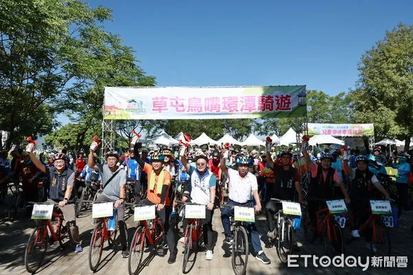 ▲南投百K自行車小鎮漫遊活動，於草屯工藝中心出發展開鳥嘴潭環潭騎遊。（圖／南投縣政府提供，下同）