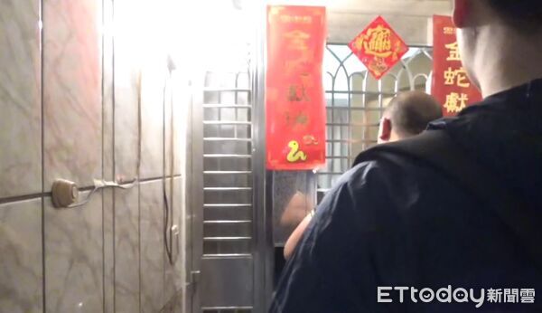 ▲台南刑大專案小組歷經數月跟監，於高雄、台中收網逮捕郭姓嫌犯等4人，起獲贓證物一批。（記者林東良翻攝，下同）