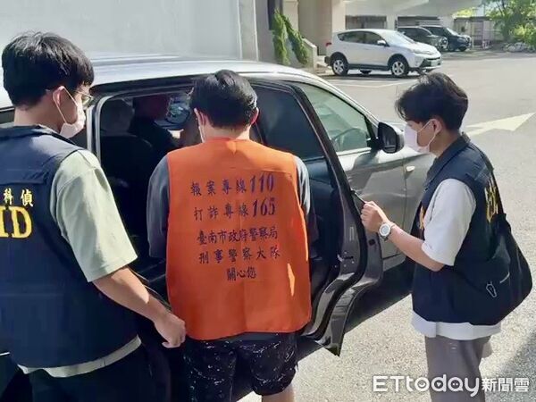 ▲台南刑大專案小組歷經數月跟監，於高雄、台中收網逮捕郭姓嫌犯等4人，起獲贓證物一批。（記者林東良翻攝，下同）