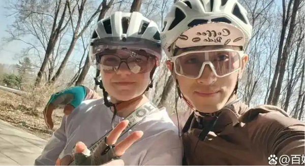 ▲▼ 陸外賣員、娶美國女博士            。（圖／翻攝 中國外賣員娶美國老婆）