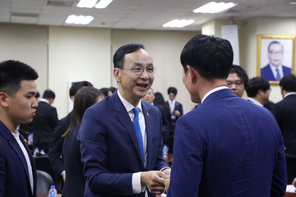 ▲日本自民黨青年局長中曾根康隆眾議員帶領的「自民黨青年局海外研修團」拜會國民黨中央黨部。（圖／國民黨提供）