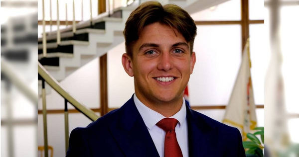 19歲的改革黨議員芬奇（George Finch）成為沃里克郡議會領袖。（圖／翻攝自Facebook／Cllr George Finch）