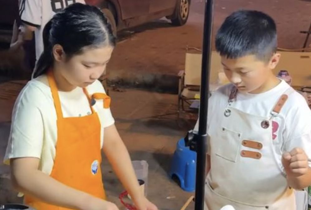 ▲糯米（化名）和同學暑假擺攤賣奶茶，滿足對「經營」興趣的好奇心。（圖／翻攝極目新聞）