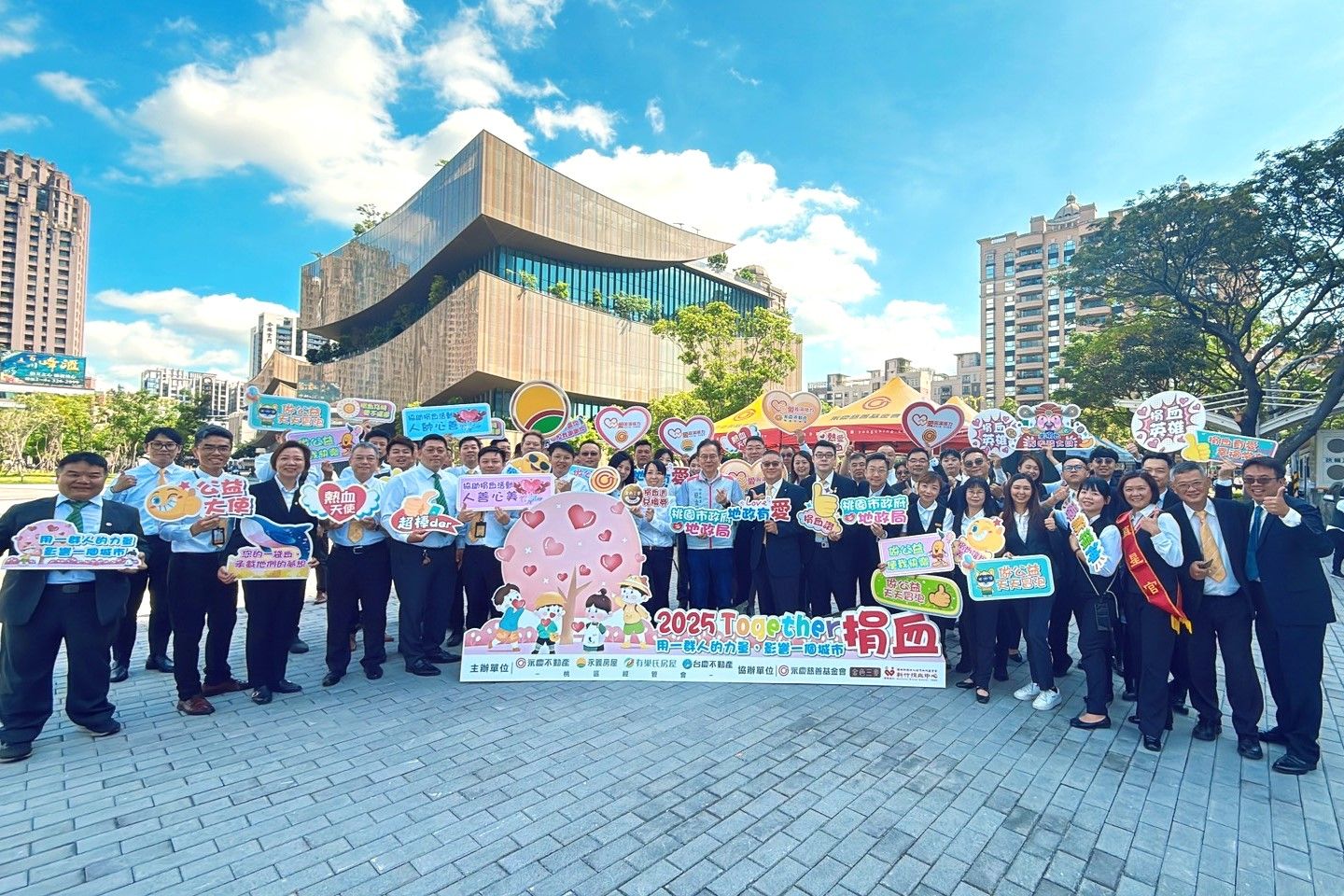 桃園永慶加盟四品牌捐血請吃金色三麥！千人響應熱血爆棚（圖／永慶房產集團提供）