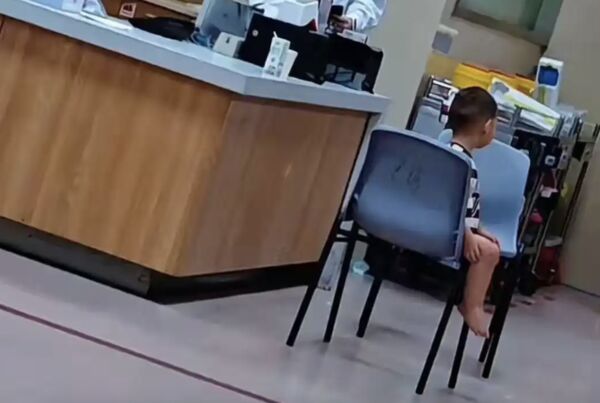 ▲▼陸28歲單親媽媽去世　2歲男童「伴屍數日」被鄰居發現。（圖／翻攝微博）