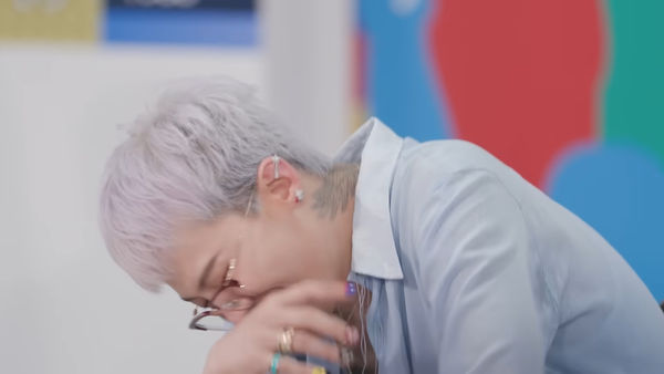 ▲GD生日眾星歡慶！現身「不能笑派對」超崩潰　BIGBANG隔天迎19周年 。（圖／翻攝自柳炳宰YouTube）