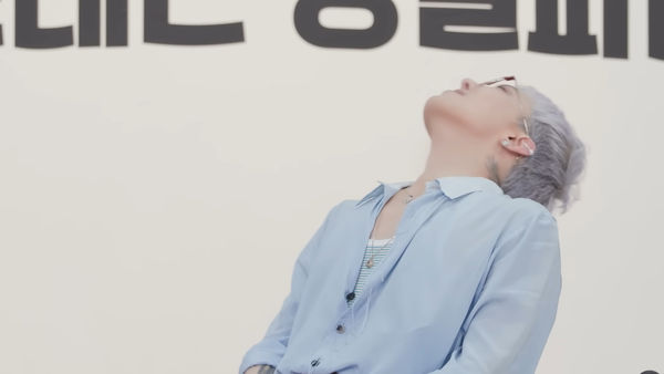 ▲GD生日眾星歡慶！現身「不能笑派對」超崩潰　BIGBANG隔天迎19周年 。（圖／翻攝自柳炳宰YouTube）