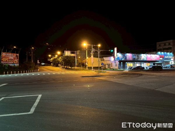 ▲▼公路局設雙色溫路燈，降低夜間行人傷亡。（圖／公路局提供）